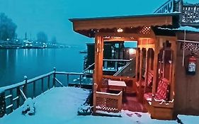 Hb Nancy Group Of Houseboats